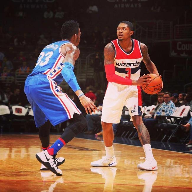 防线陷入更 防线陷入更