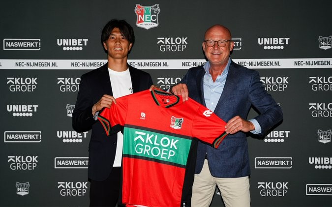 自从他首次 自从他首次