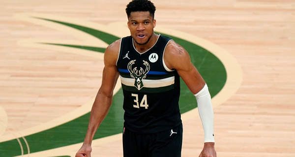 UFC格斗之夜：宋亚东技术判定胜赛胡多