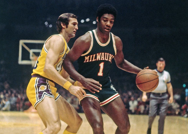 UFC格斗之夜：宋亚东技术判定胜赛胡多